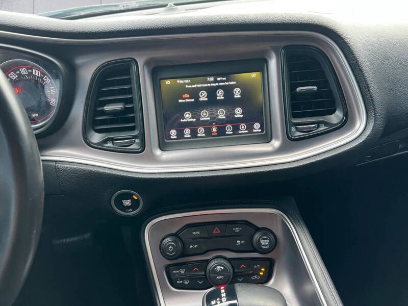 2019 Dodge Challenger SXT