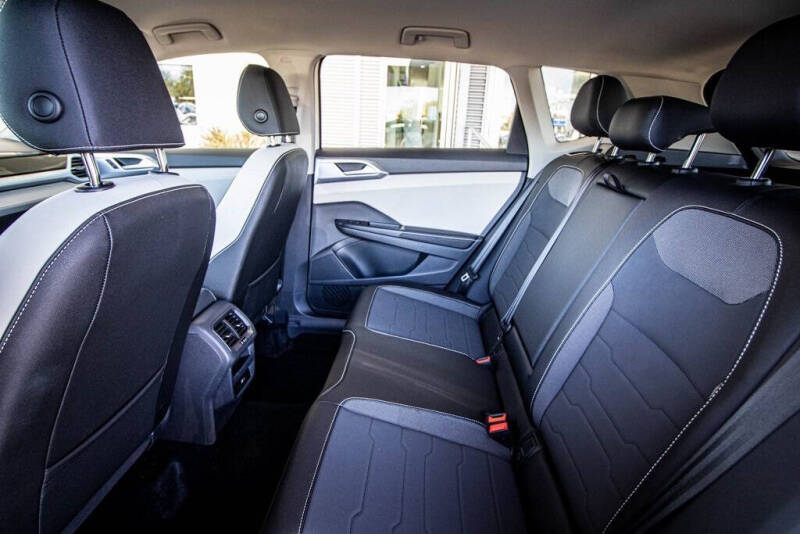 2025 Volkswagen Taos SE