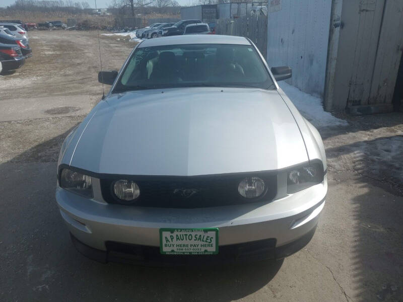 2006 Ford Mustang GT Deluxe photo 2