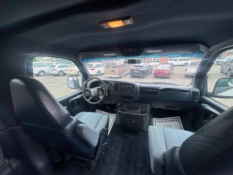 2000 Chevrolet Express G3500 LS