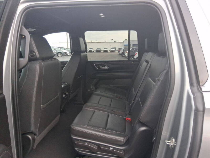 2023 Chevrolet Suburban LT