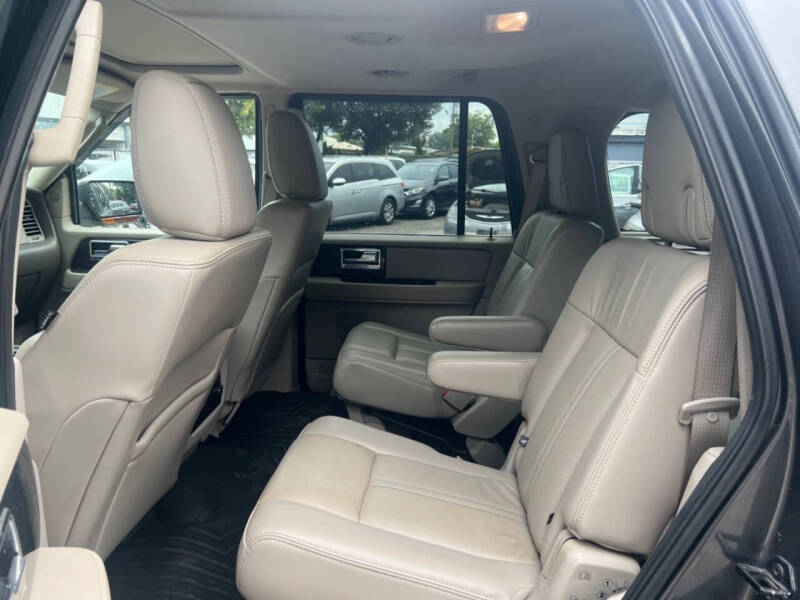 2017 Lincoln Navigator Select