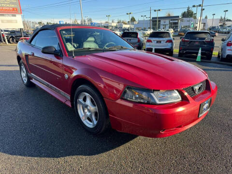 2004 Ford Mustang Deluxe
