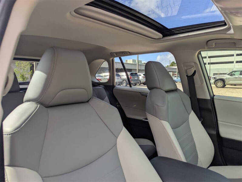 2025 Toyota RAV4 Hybrid XLE Premium