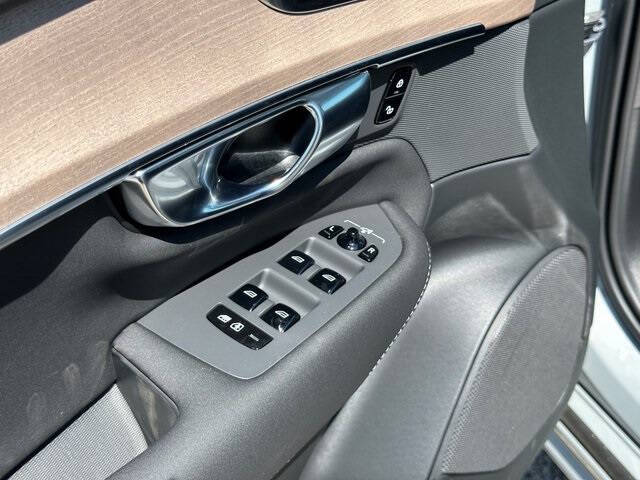 2025 Volvo XC90 B6 Core Bright Theme