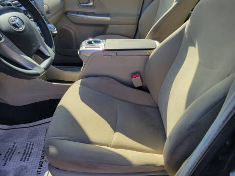 2013 Toyota Prius v Two