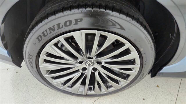 2023 Lexus RZ 450e Luxury