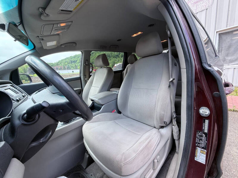 2015 Kia Sedona LX