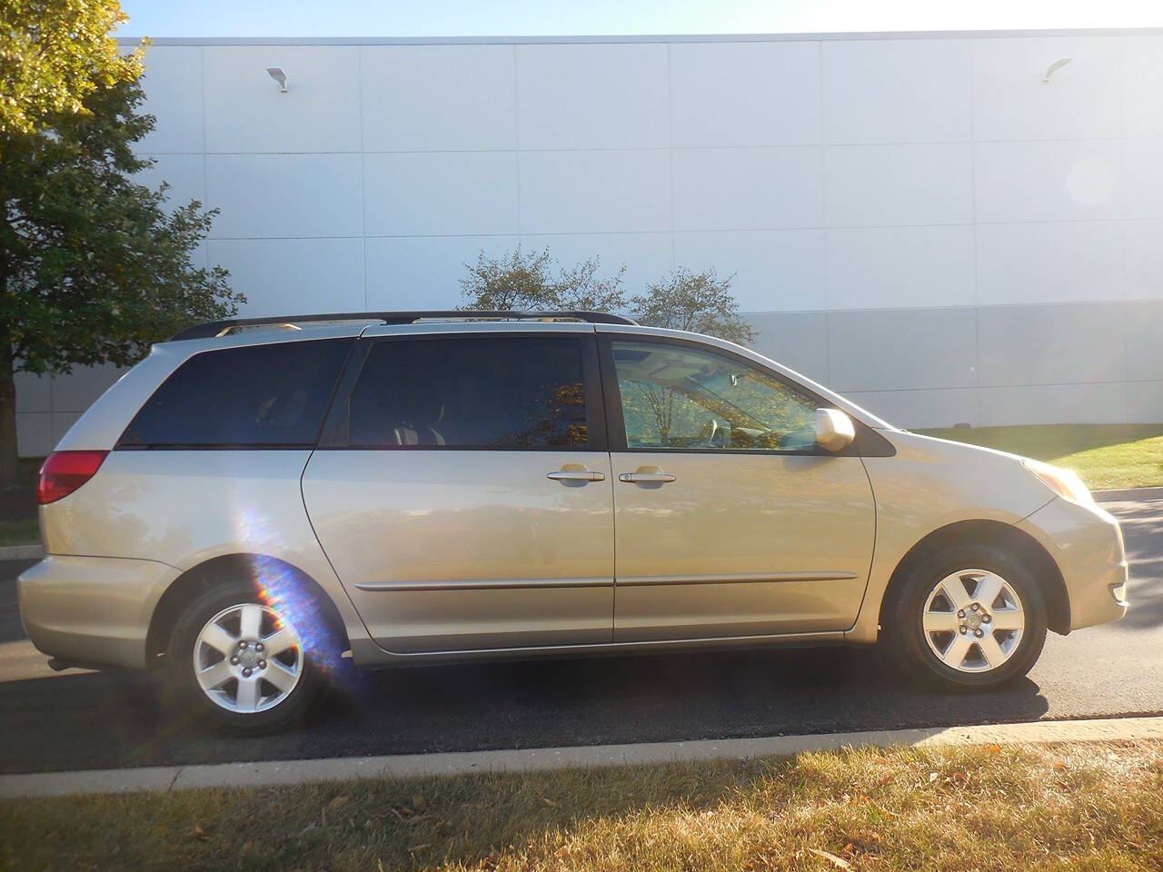 2004 Toyota Sienna for sale at Genuine Motors in Schaumburg, IL