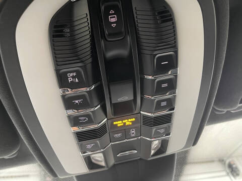 2016 Porsche Cayenne GTS