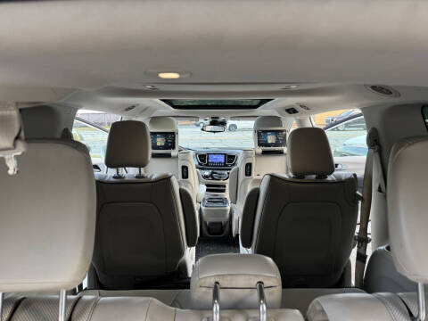 2017 Chrysler Pacifica Hybrid Platinum