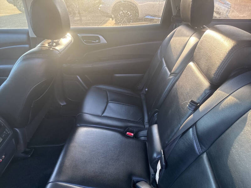 2020 Nissan Pathfinder SV