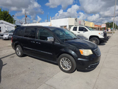2014 Chrysler Town and Country Touring-L