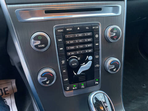 2016 Volvo XC60 T6 Drive-E