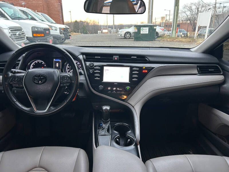 2020 Toyota Camry SE