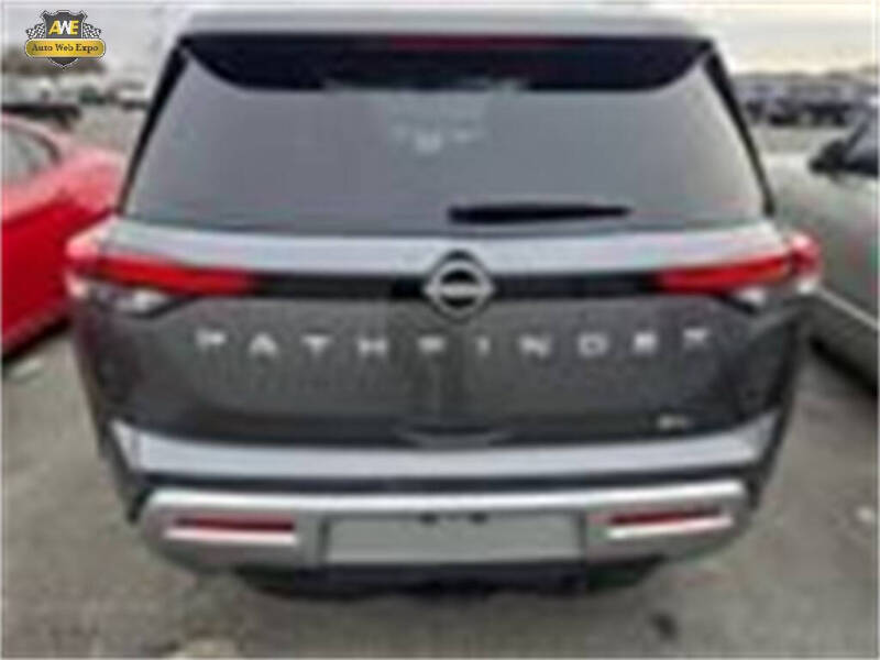 2024 Nissan Pathfinder SL