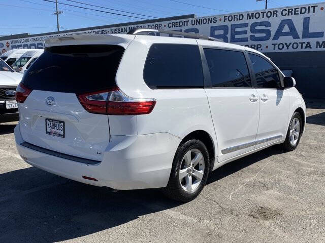 2017 Toyota Sienna LE 7-Passenger Auto Access Seat