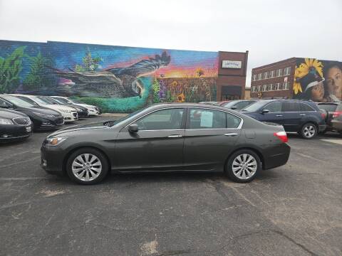 2013 Honda Accord for sale at RIVERSIDE AUTO SALES in Sioux City IA