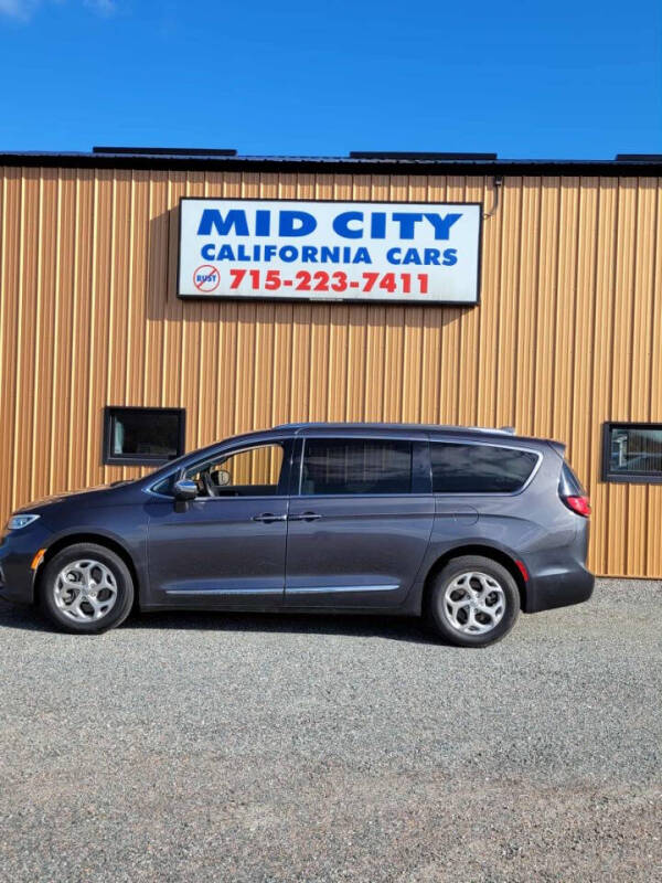 2021 Chrysler Pacifica Limited's photo