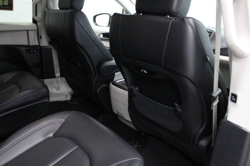 2024 Chrysler Pacifica Plug-In Hybrid Select