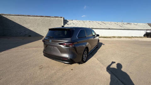 2023 Toyota Sienna LE 8-Passenger