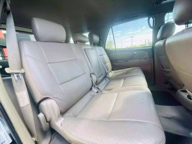 2005 Toyota Sequoia SR5