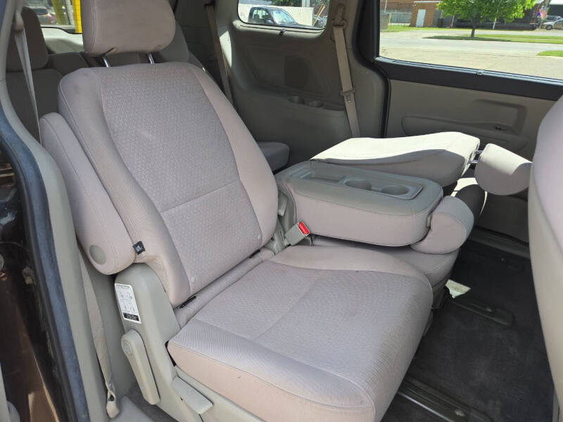2016 Kia Sedona LX