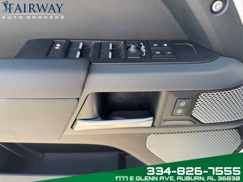 2024 Land Rover Defender 130 P400 X-Dynamic SE