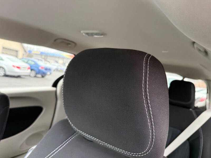 2021 Chrysler Voyager L