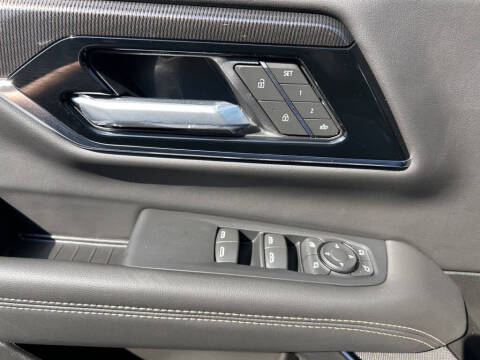 2025 GMC Yukon Elevation