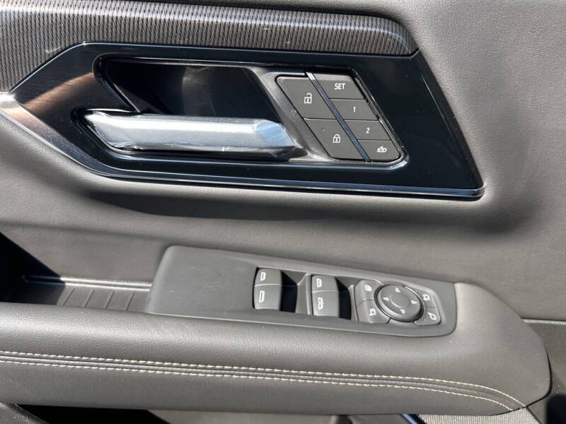 2025 GMC Yukon Elevation