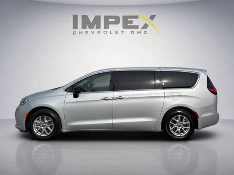 2024 Chrysler Pacifica Touring L