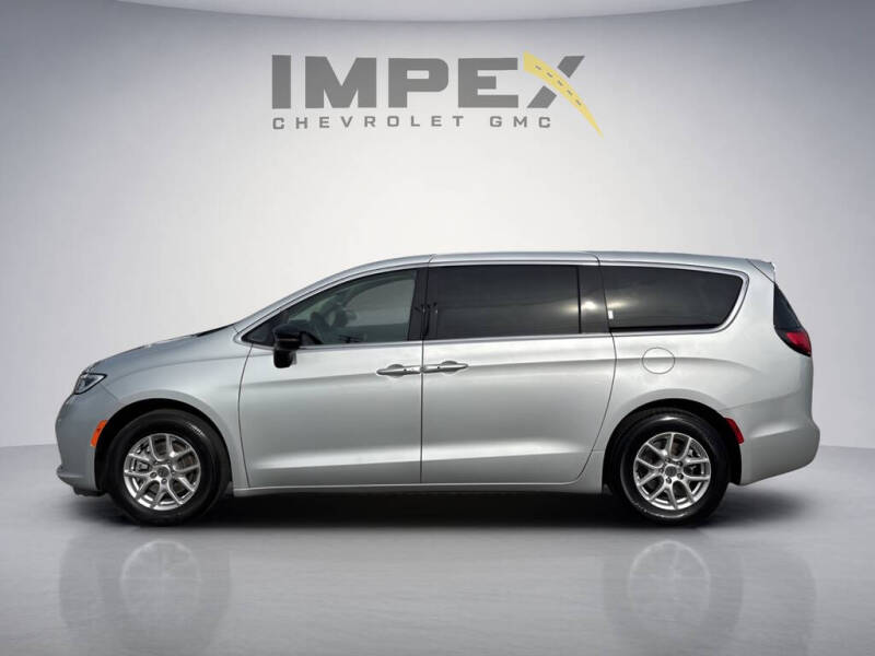 2024 Chrysler Pacifica Touring L