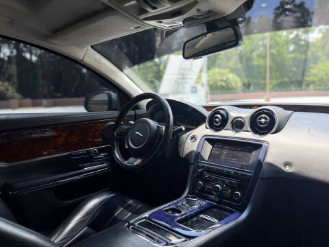 2013 Jaguar XJ