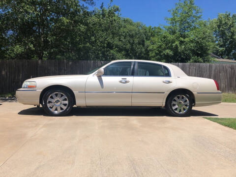 2003 Lincoln Town Car for sale at H3 Auto Group in Huntsville TX