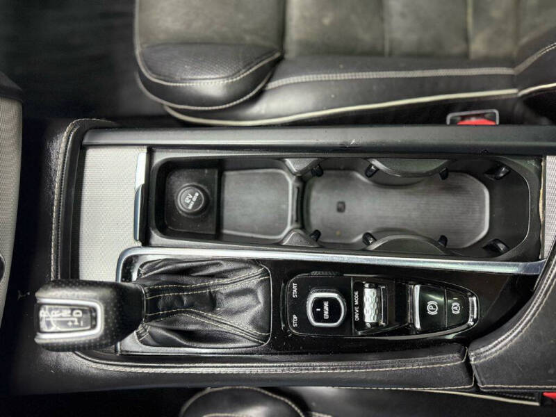 2016 Volvo XC90 T6 R-Design