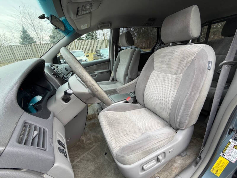2008 Toyota Sienna LE 7-Passenger