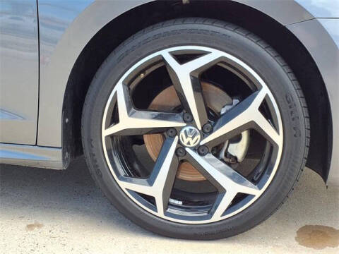 2022 Volkswagen Passat R-Line