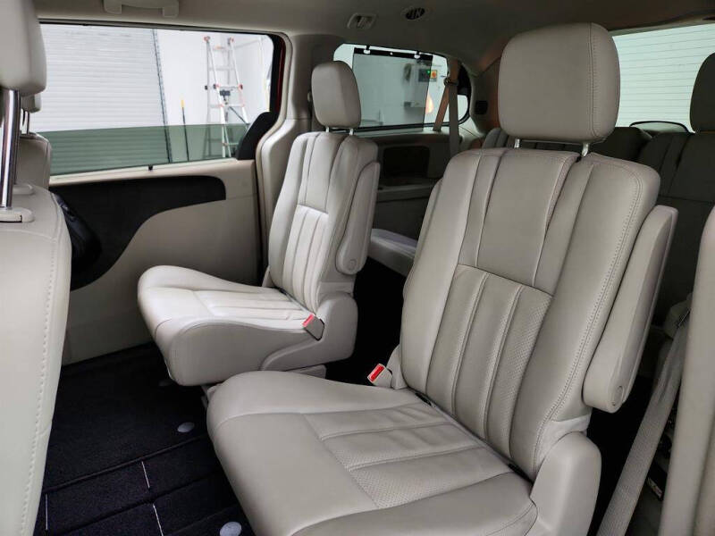 2013 Chrysler Town and Country Touring-L