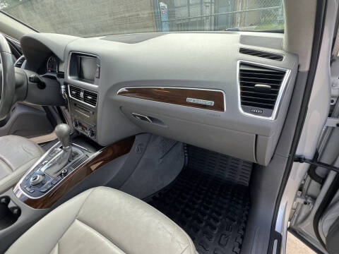 2011 Audi Q5 2.0T quattro Premium Plus