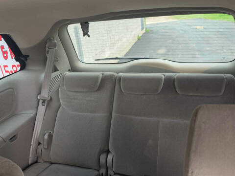 2004 Toyota Sienna LE 7 Passenger