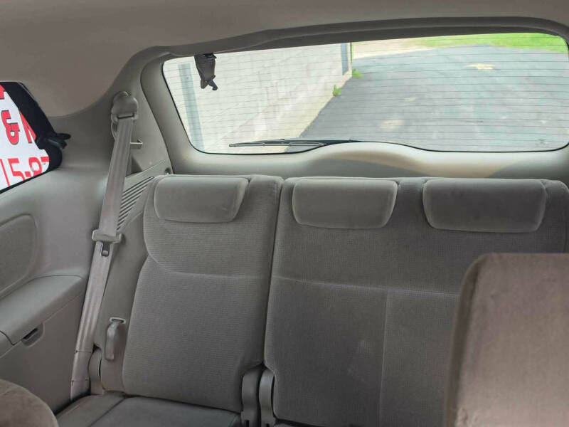 2004 Toyota Sienna LE 7 Passenger