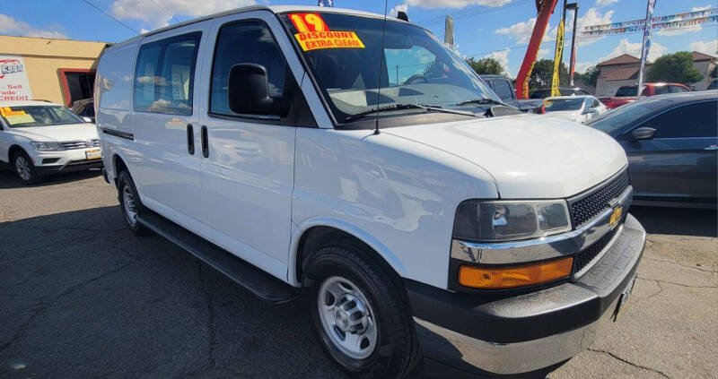 2019 Chevrolet Express Cargo Work Van's photo