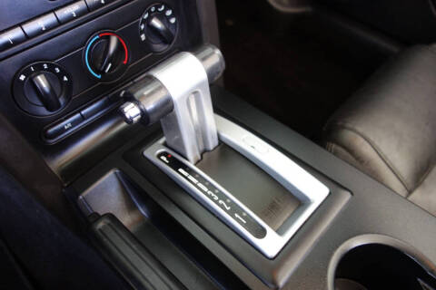 2005 Ford Mustang V6 Deluxe