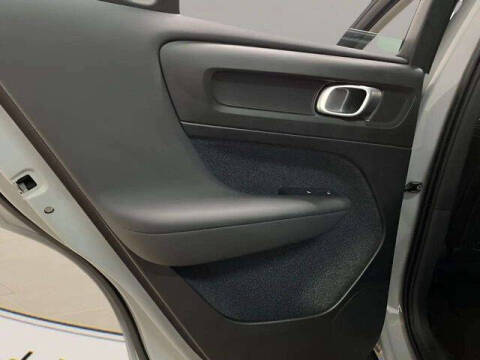 2025 Volvo XC40 B5 Plus Bright Theme
