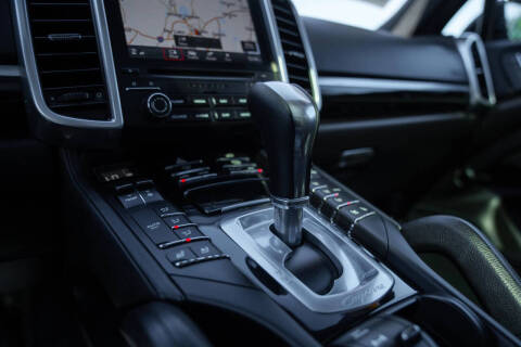 2017 Porsche Cayenne Platinum Edition