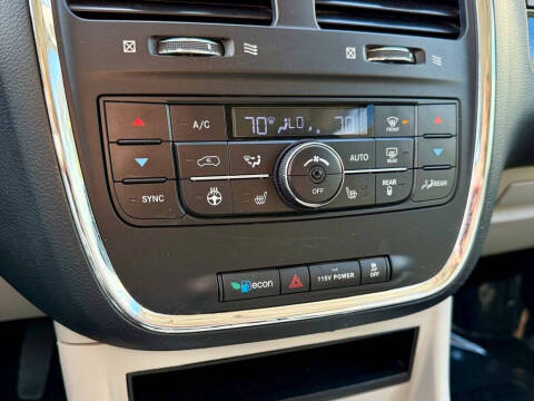 2014 Chrysler Town and Country Touring-L