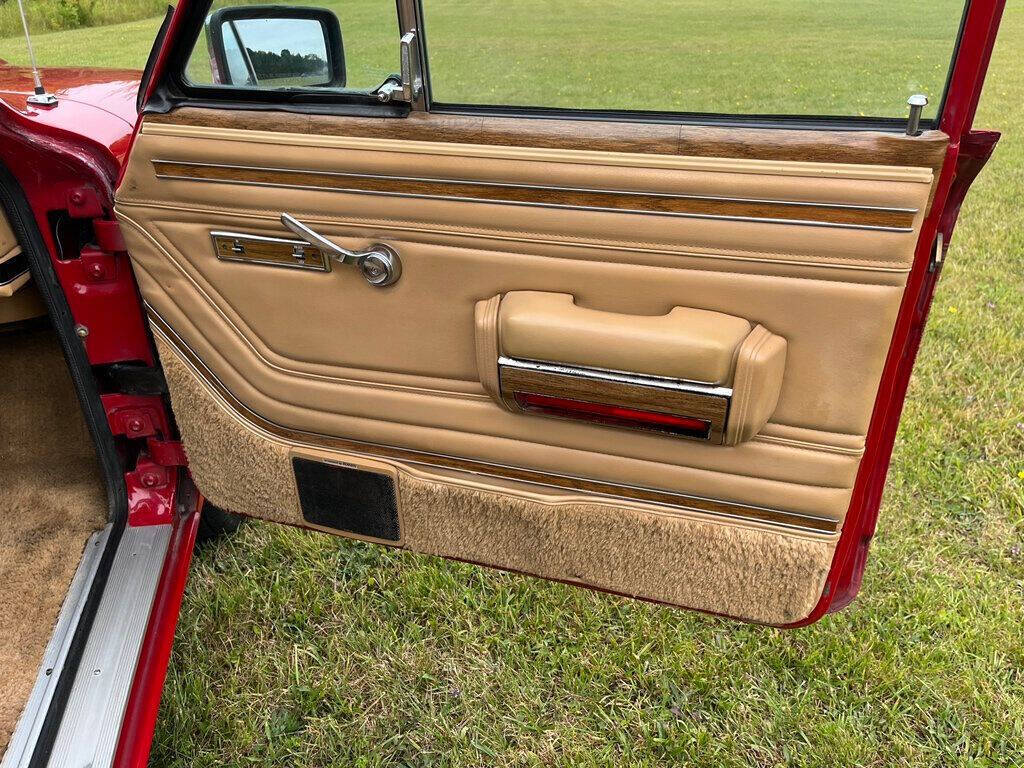 1987 Jeep Grand Wagoneer 33