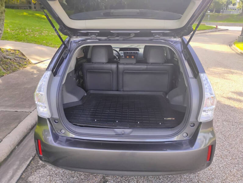 2014 Toyota Prius v Five