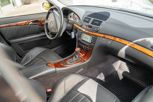 2004 Mercedes-Benz E-Class 8